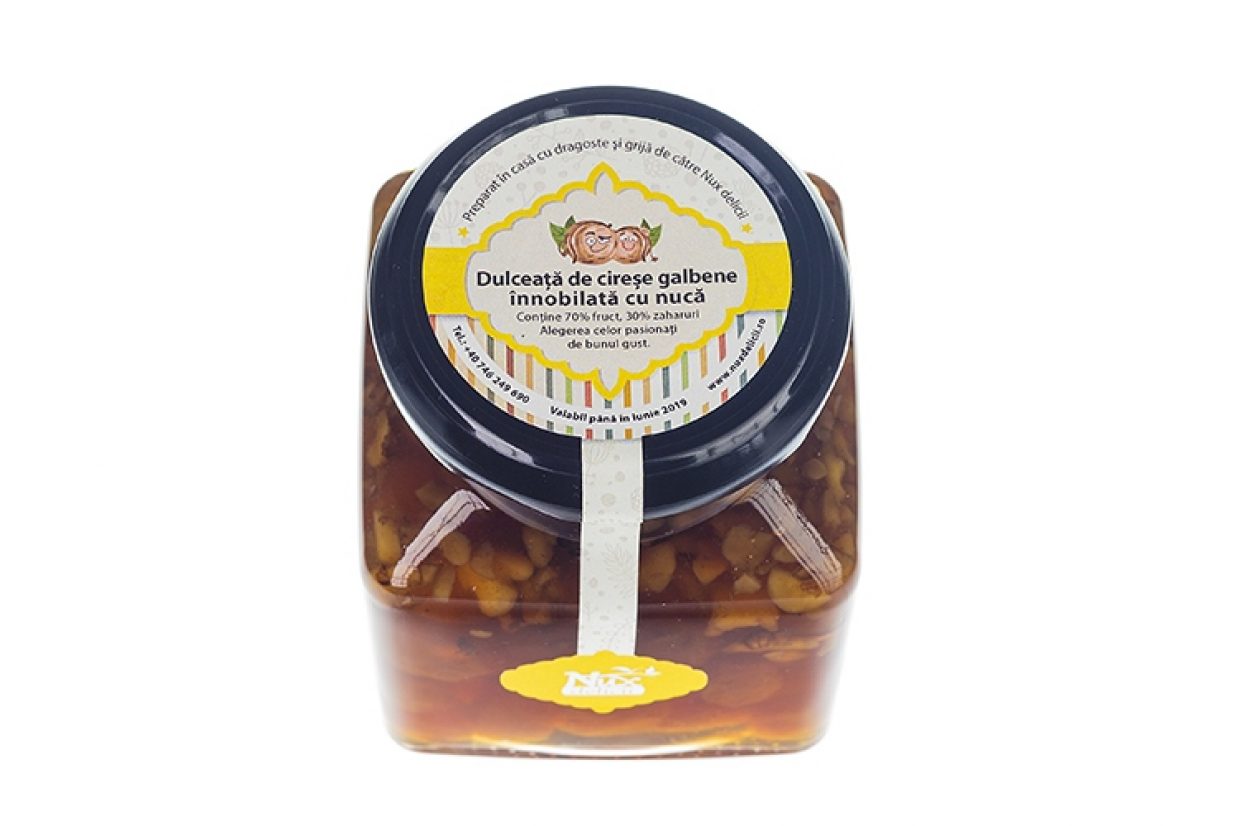 Dulceaţă de cireșe galbene înnobilată cu nucă